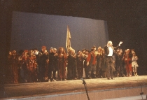 Ubu Rex - na przedzie Antoni Wicherek - spektakl: Drezno, 10 października 1995