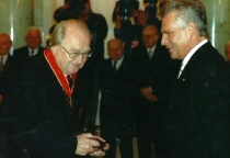 Uroczystość wręczenia Krzyża Komandorskiego Orderu Odrodzenia Polski - 27 kwietnia 2005